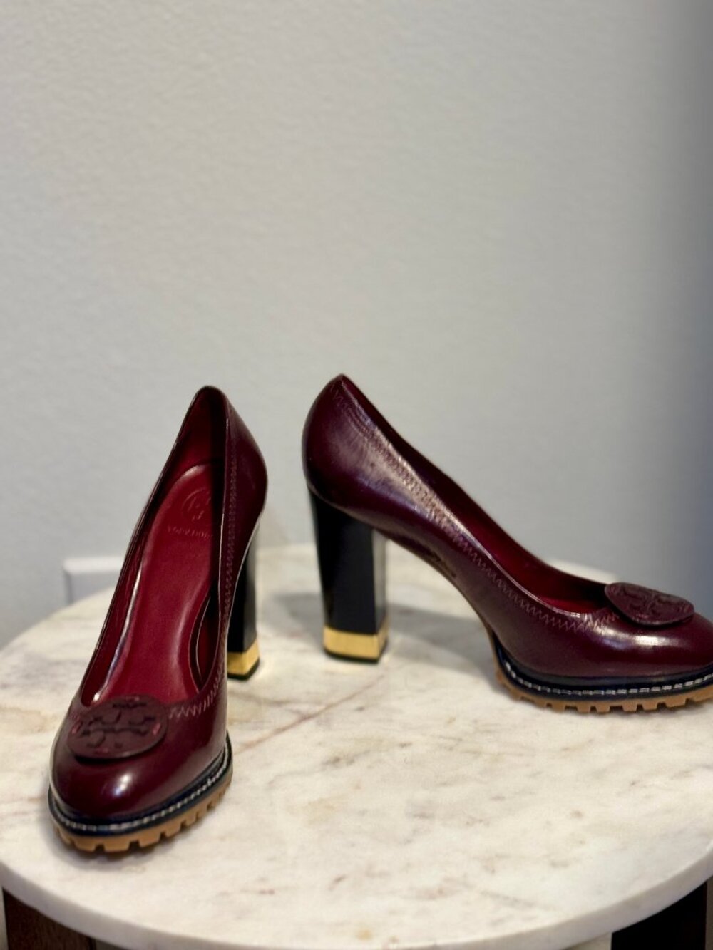 Tory Burch Leanne Pump Patent Heel - Picture 2 of 5